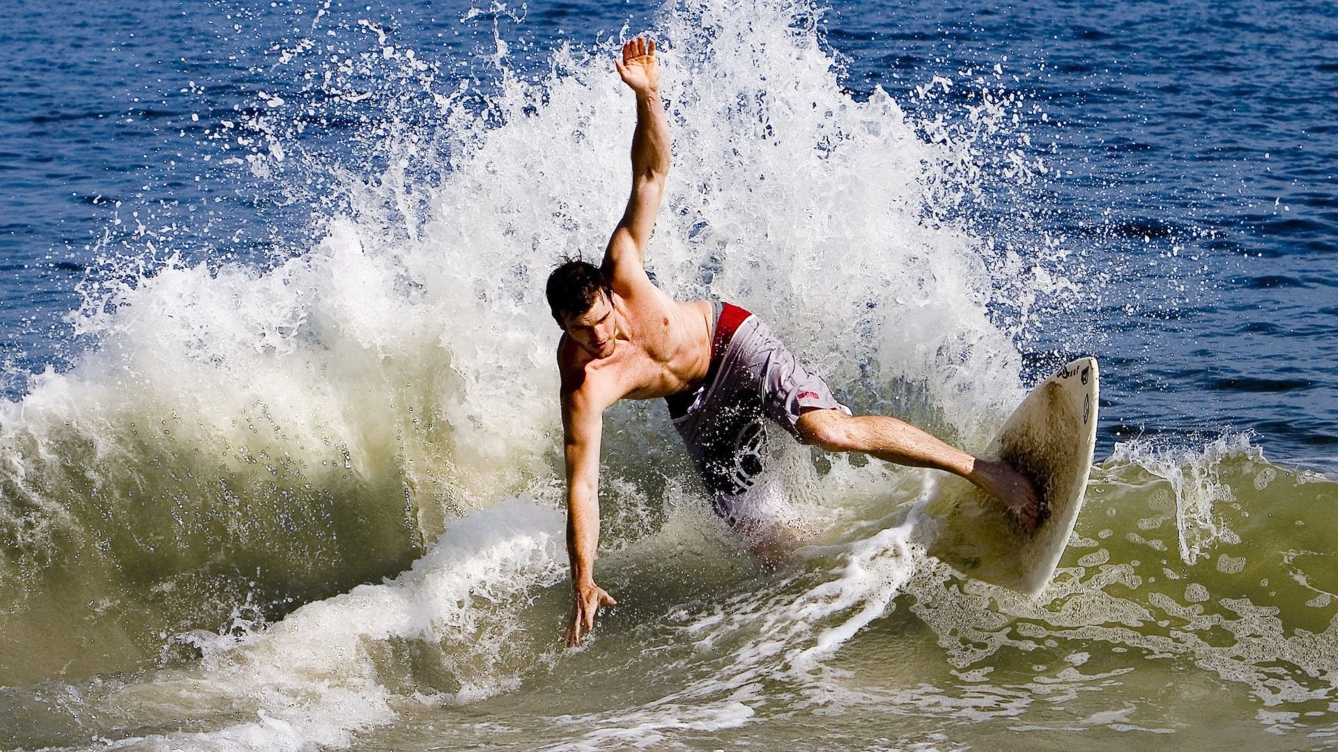 中国男篮加强团队配合默契提升战术执行效率，中国男篮面临一个可怕的对手