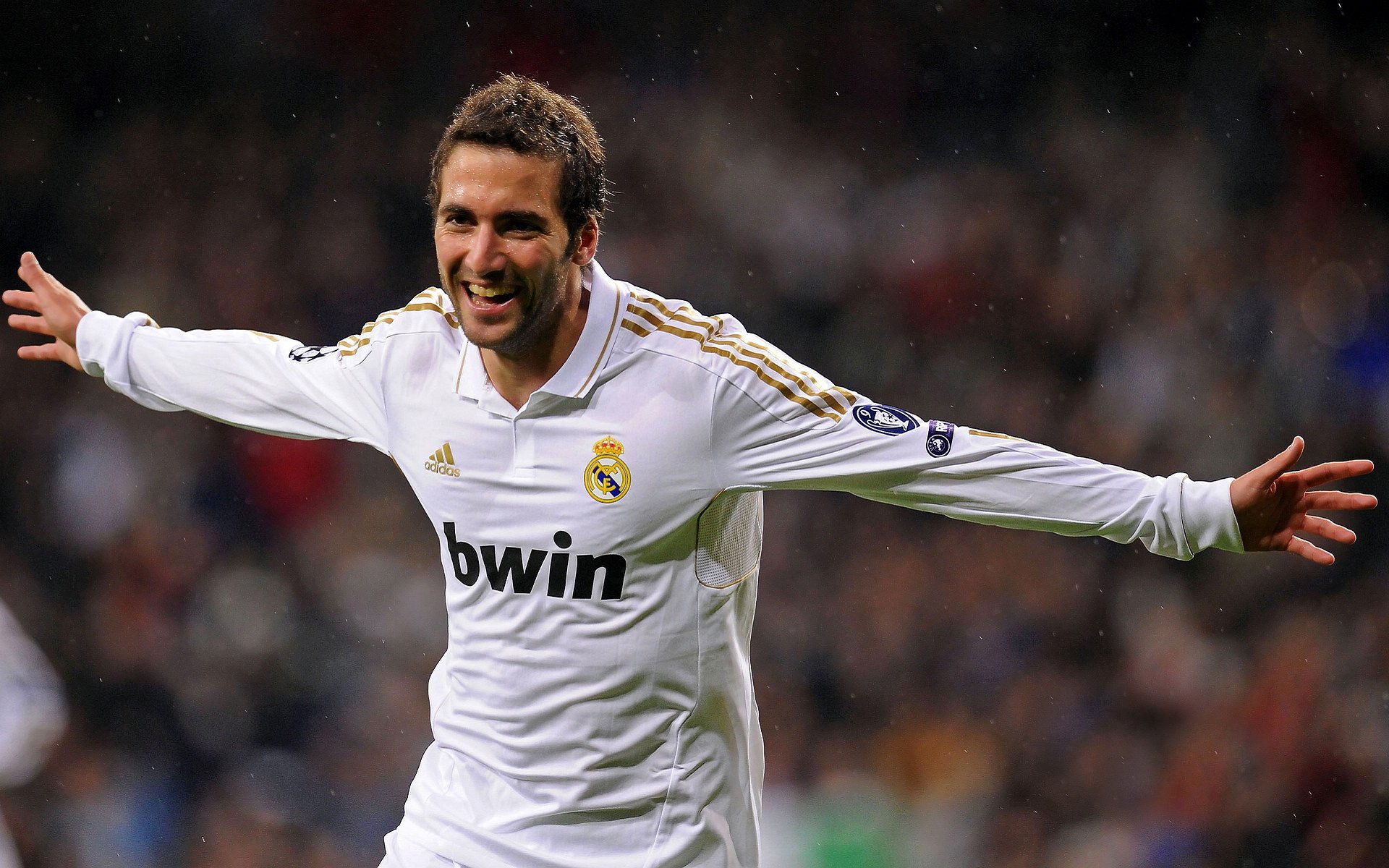 科里·简：用爆发力与迅捷的跑动冲破防线，展示无与伦比的边锋技艺