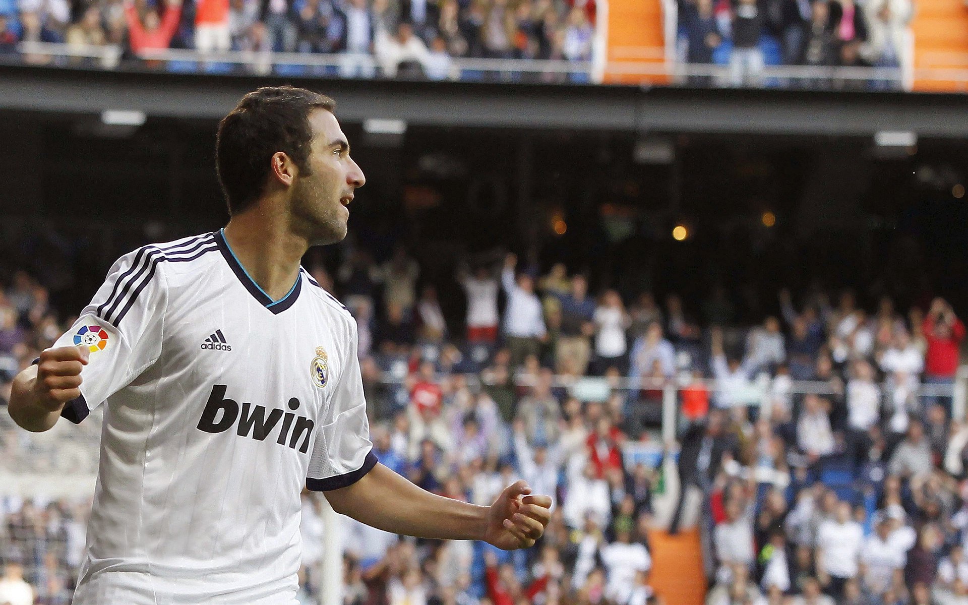 英超冲刺激烈:悬念持续升温,场场精彩!,英超争4